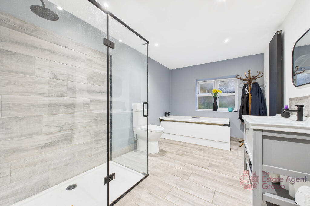 CAM02494G0-PR0066-STILL019