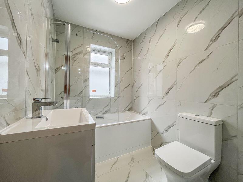 GROUND FLOOR BATHROOM