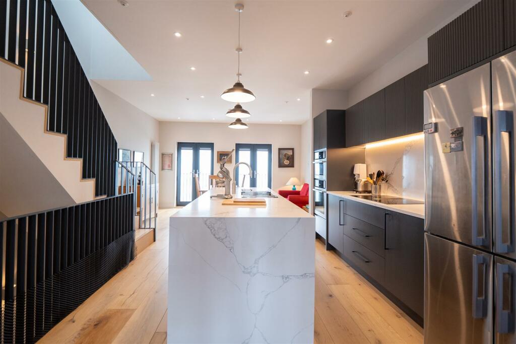 Kitchen-Breakfast Area.jpg