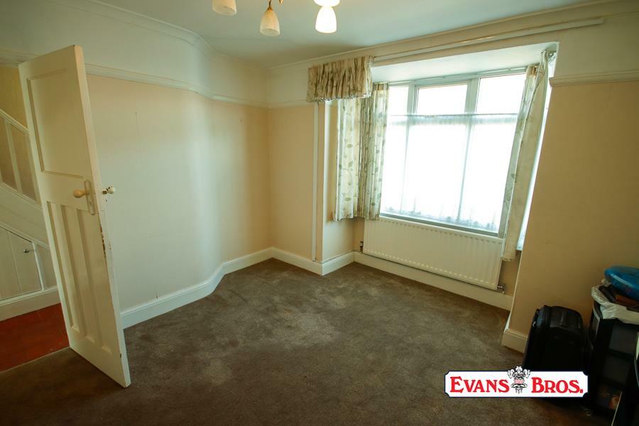 BAY FRONTED LIVING ROOM