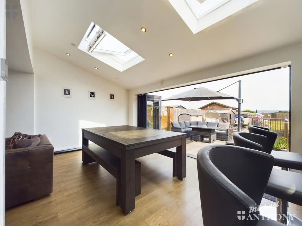 CAM01064G0-PR0399-STILL012