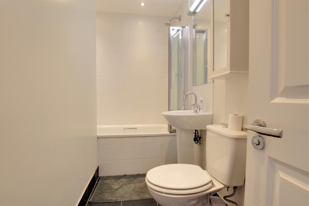 4 bathroom.jpg