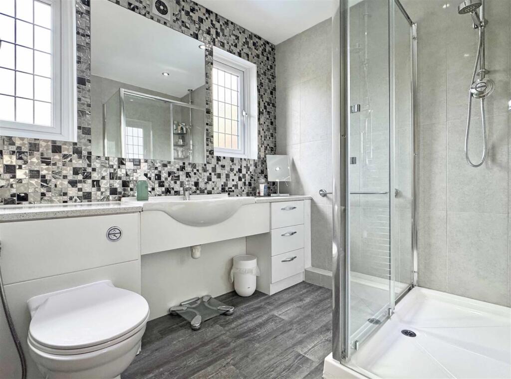 Main Shower Room.jpg