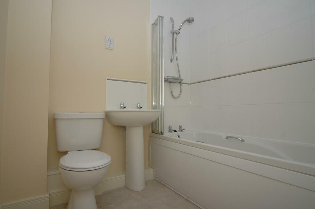 3 The Gateway - Bathroom.jpg