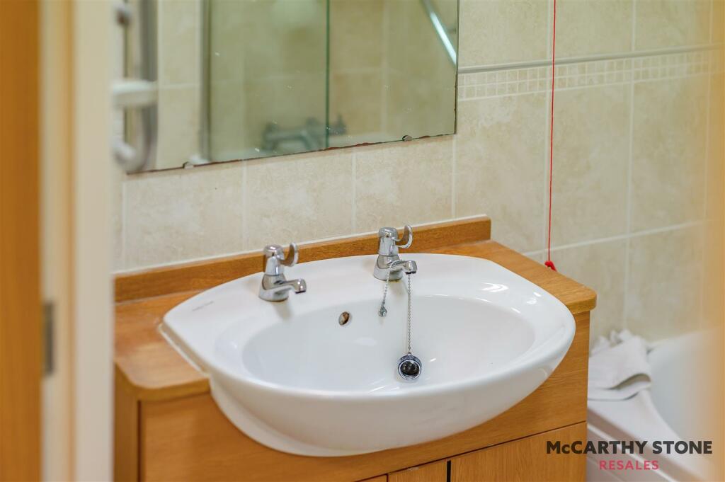 8604007-interior23.JPG