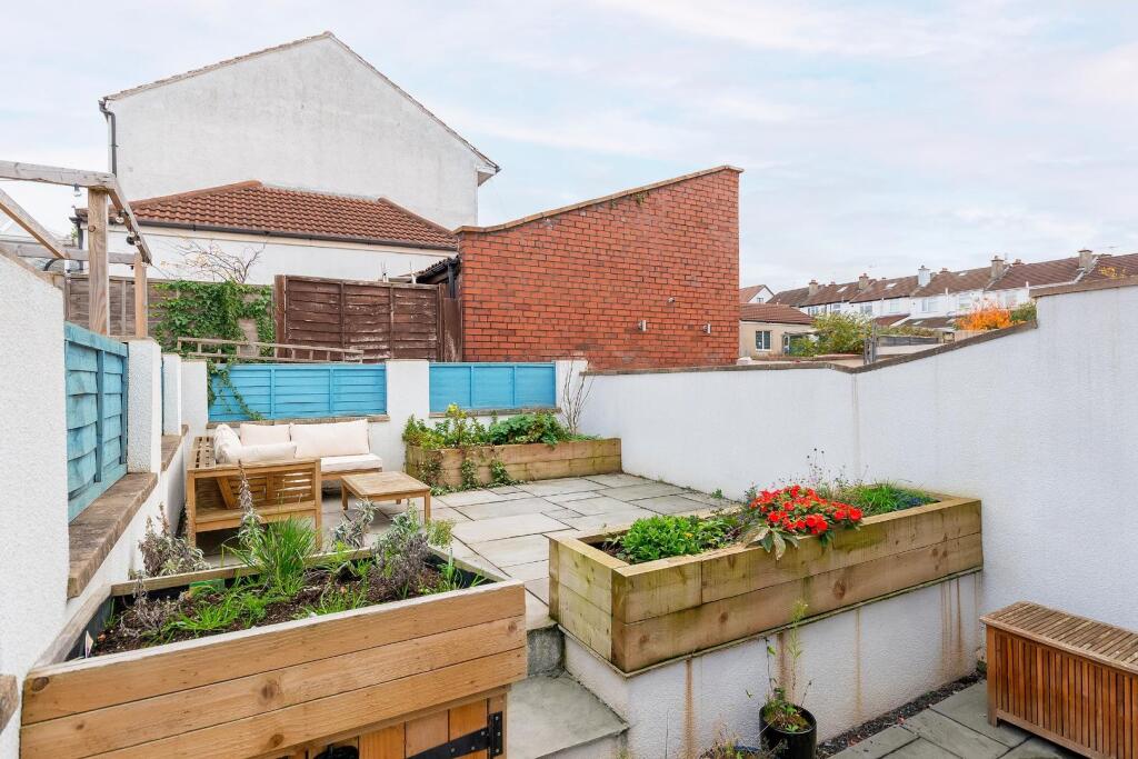 2W4RBN - External H.jpg