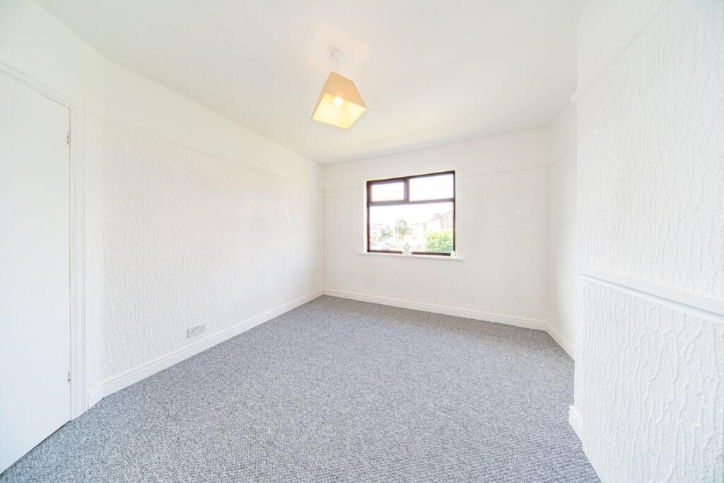 39 Sundale Ave bedroom 2.jpg