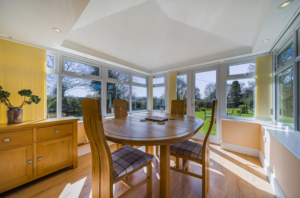 GARDEN ROOM/DIING ROOM