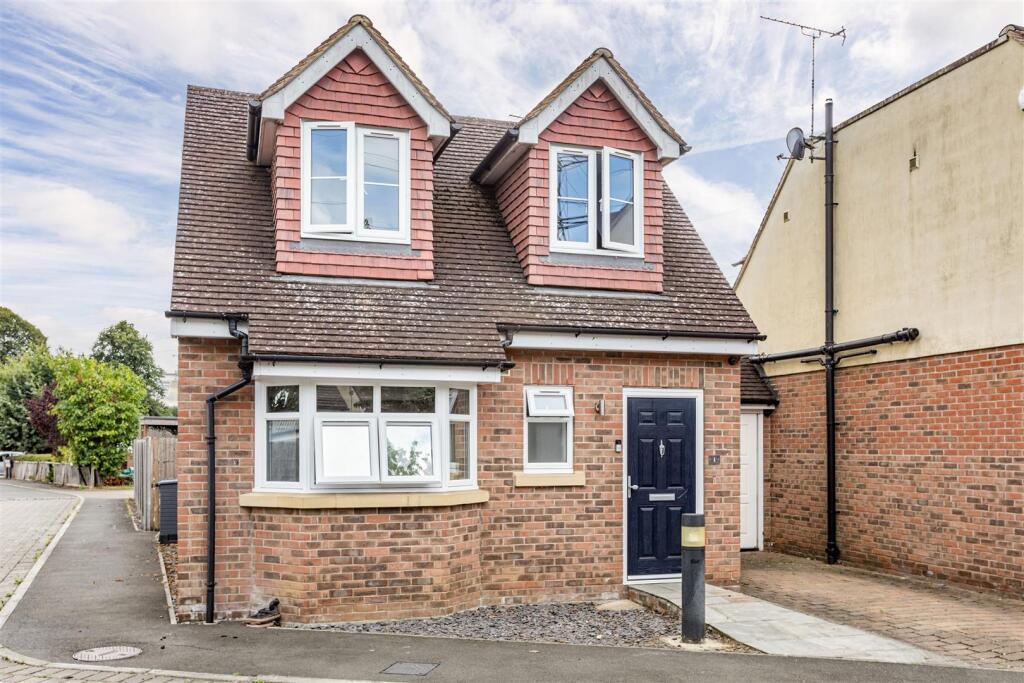 1 Park Close Byfleet KT14 7FH - 21.jpg