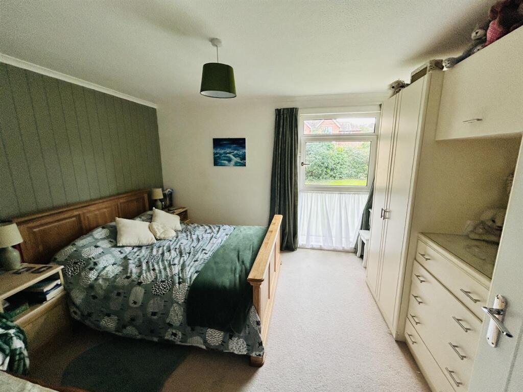 01323 438506