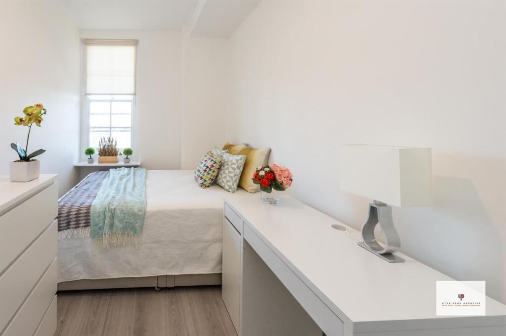 Queens Court 149-Room 1 View 1.jpg