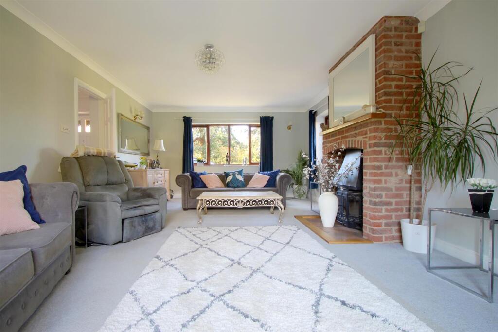 Living Room.jpg