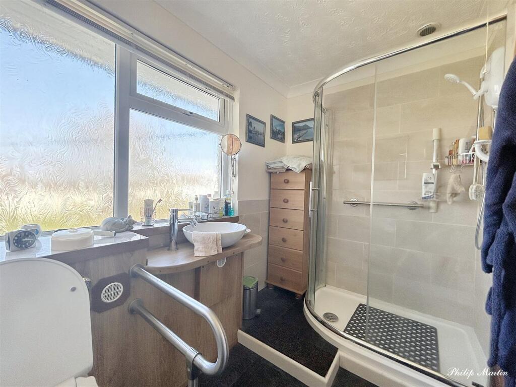 Shower Room.jpg