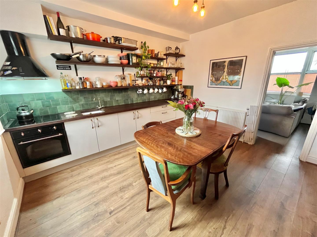 Dining Kitchen Aspect 2