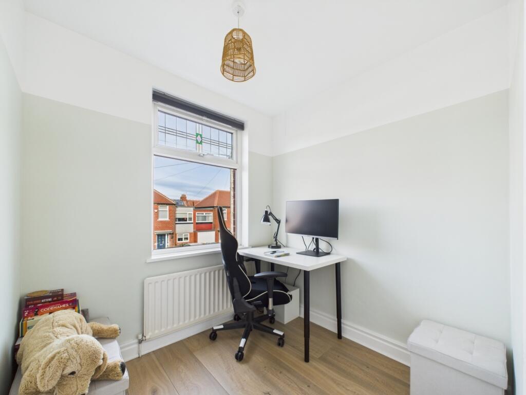 CAM02195G0-PR0067-STILL028