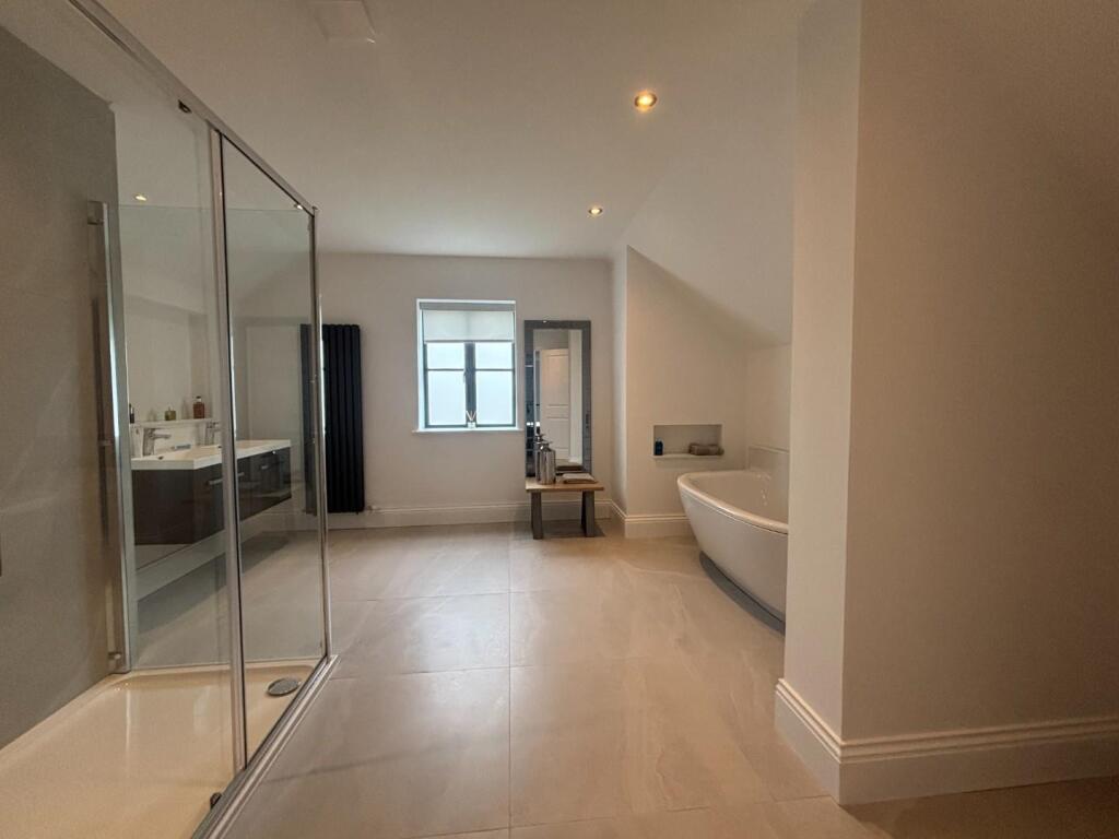 Main Bath 1.jpeg