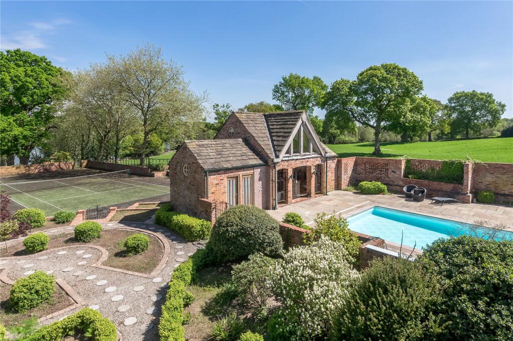 Pool &amp; Tennis Court