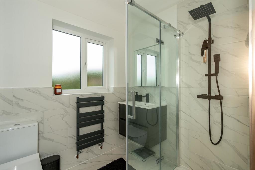 En Suite Shower Room.jpg