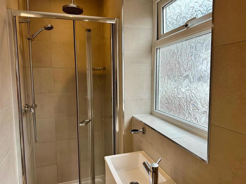 Shower Room.jpg