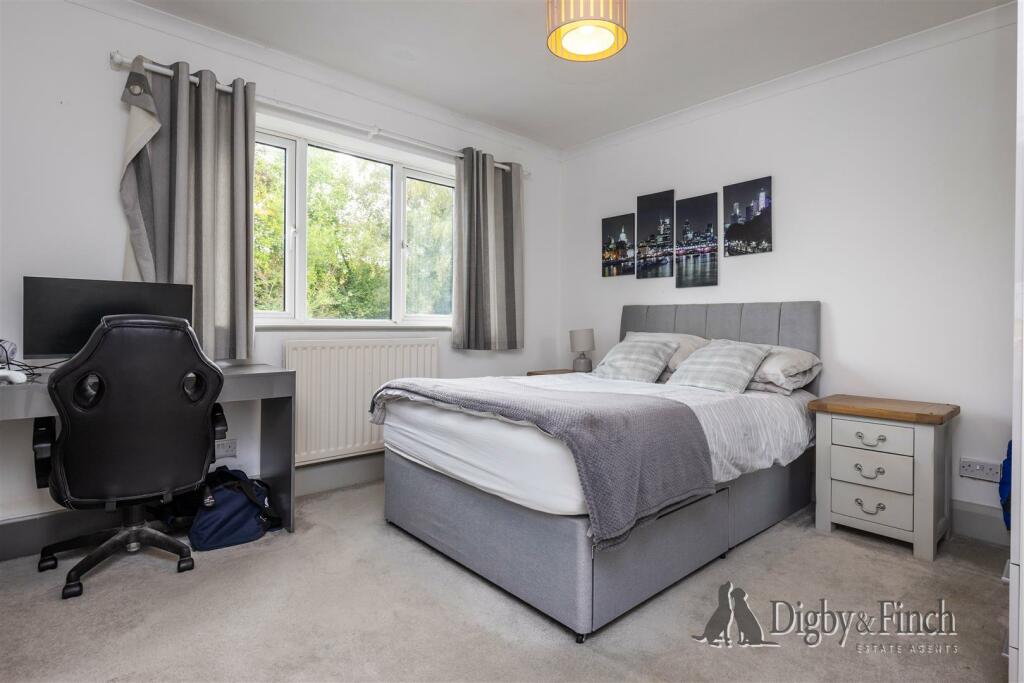 120, Bingham Road Radcliffe-On-Trent, NG12 2GT-24w