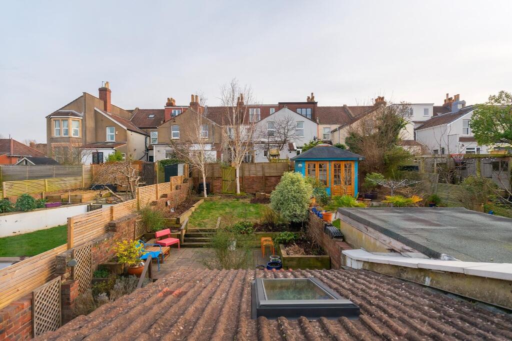 0R5RKE - External J.jpg