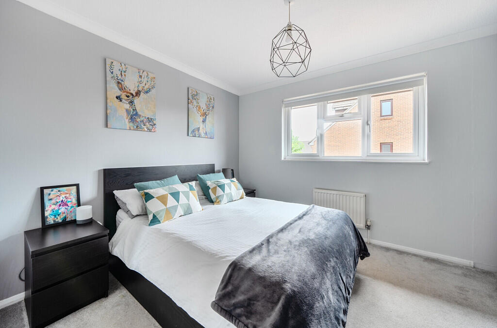 1299077-15-683587...