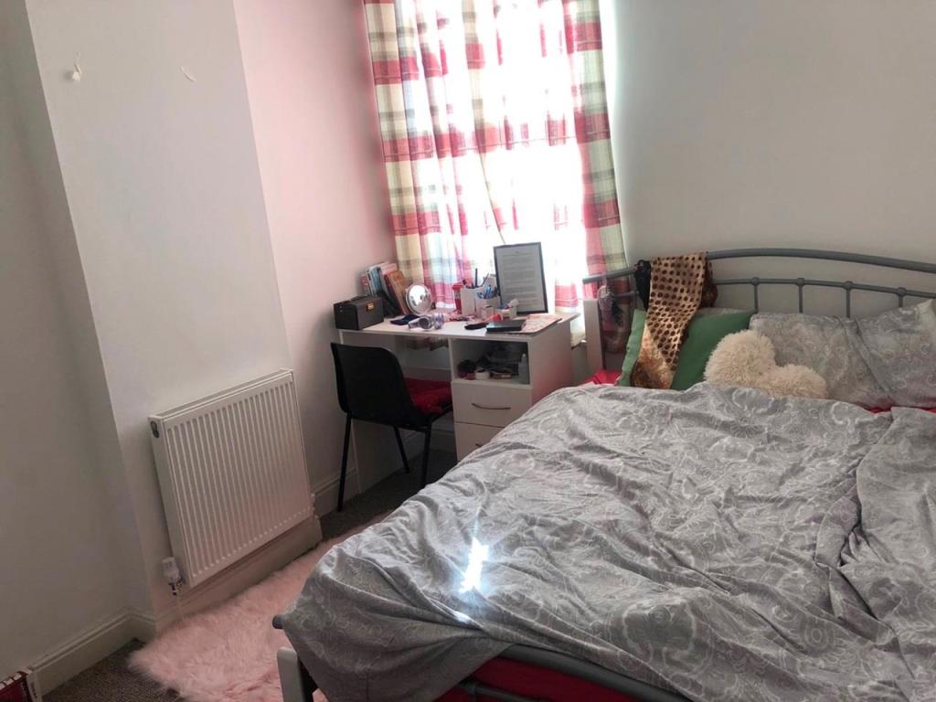 41 Coronation Rd - bedroom 2.JPG