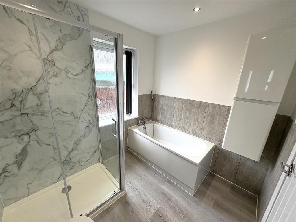 Bathroom.JPG
