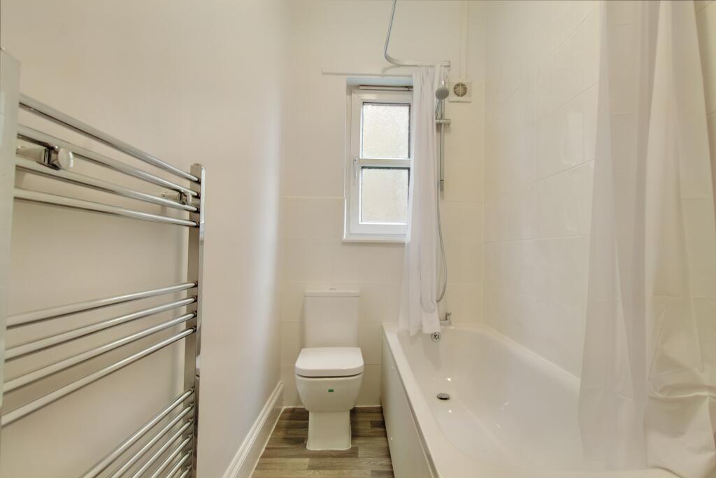 6.bathroom.jpg
