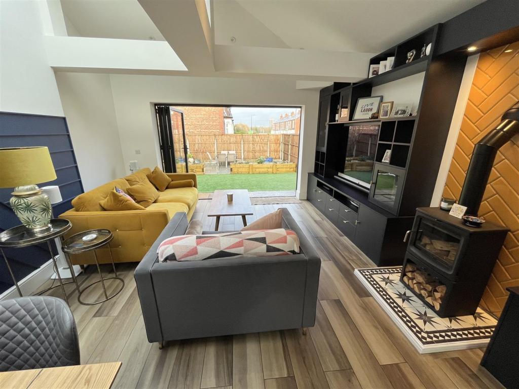 Open Plan Lounge &amp; Dining Room Aspect 3.jpg