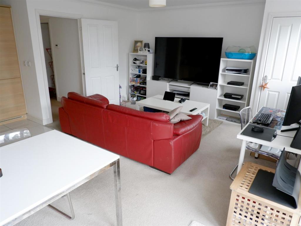 LOUNGE/DINER/KITCHEN:
