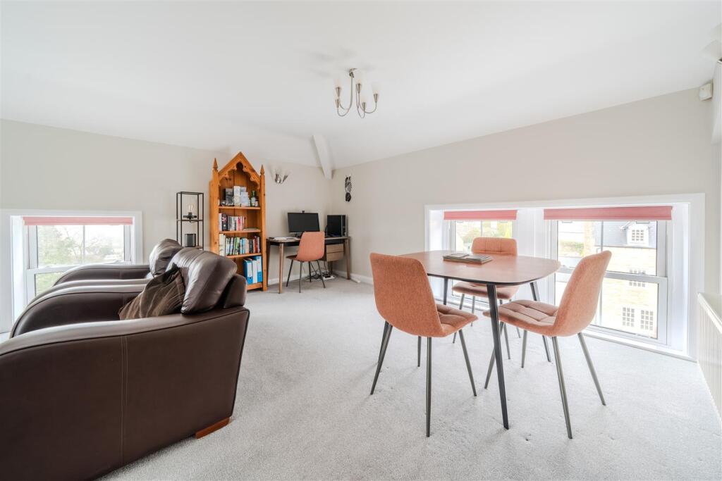 Living Room-4.jpg