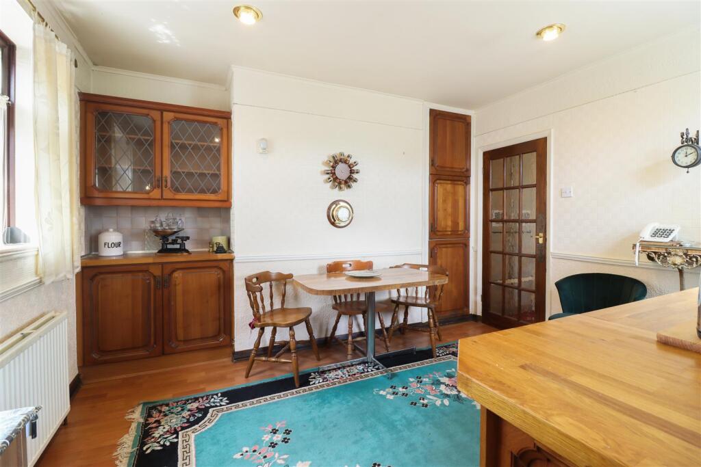 3 Dining Area.jpg