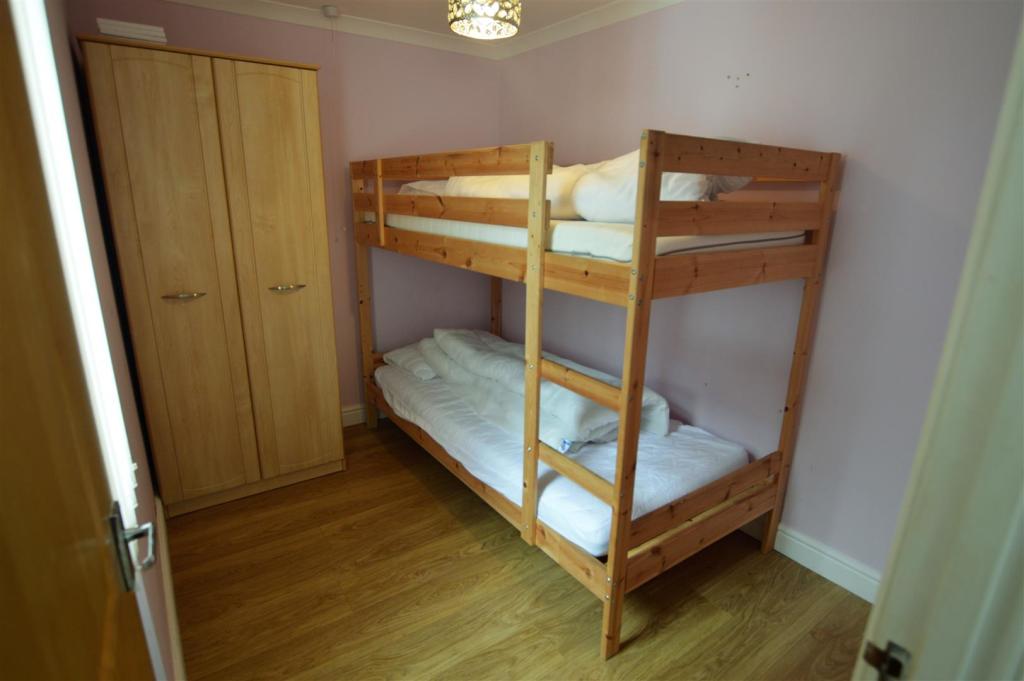 Bed 3.JPG