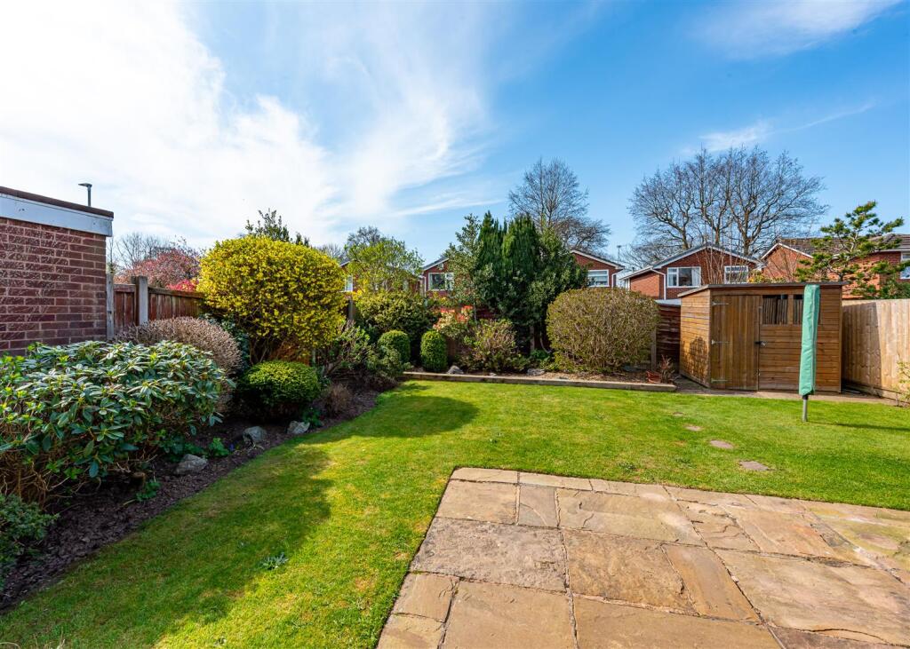 55 Woodcote Road-garden2.jpg