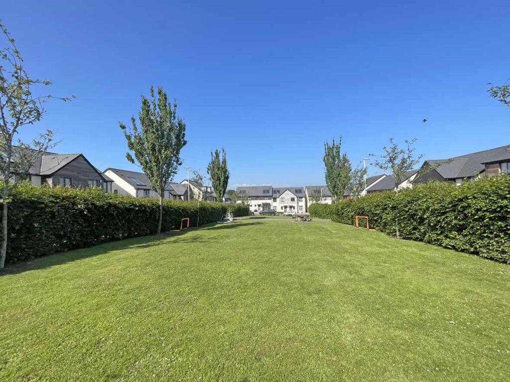 Cobham Close 49 - Residents Garden 2.jpg