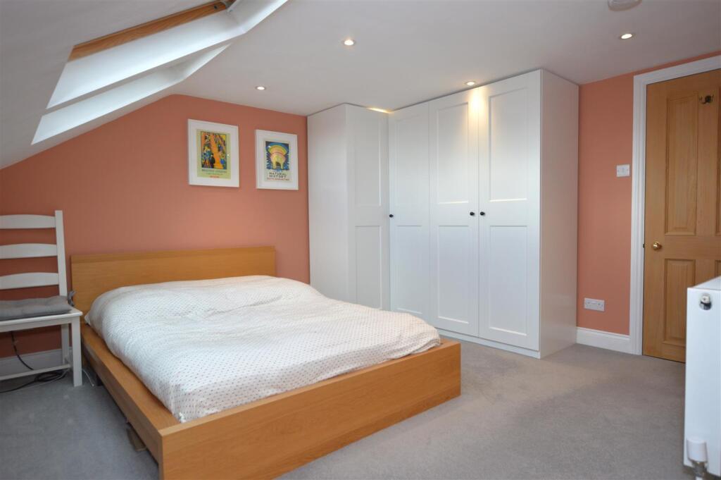 7 Park Road bed5.JPG