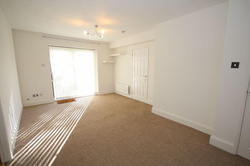 Lounge / Dining Area