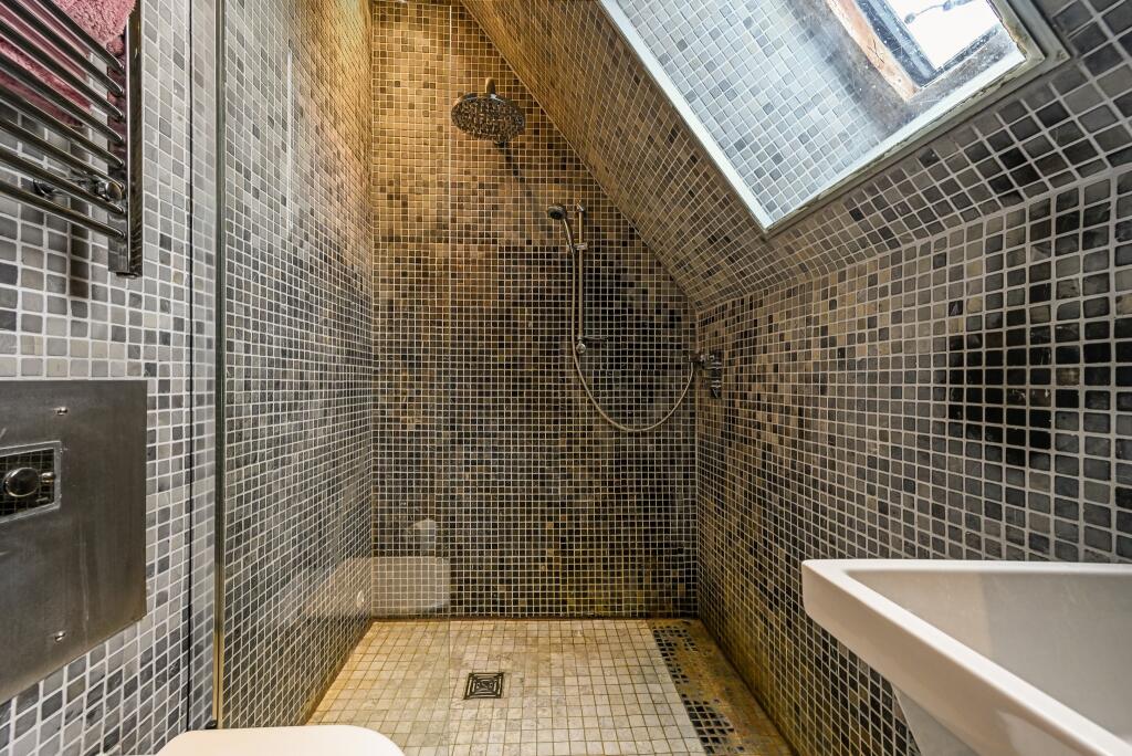 EN SUITE SHOWER