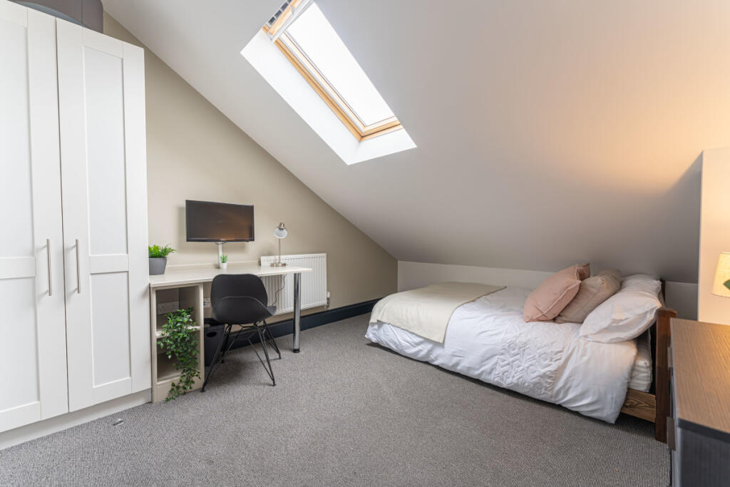 The Hosiery Factory Flat L Bedroom 10