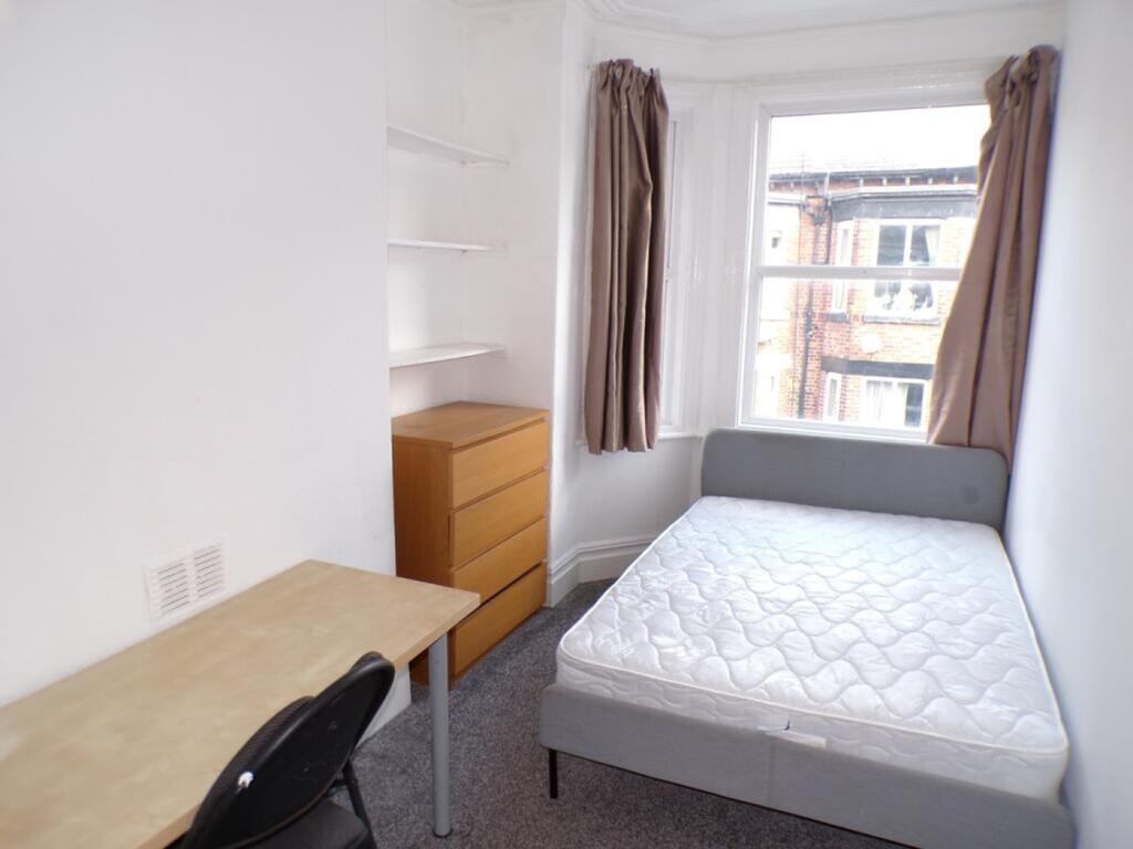 Bright and inviting double bedroom featuring am...