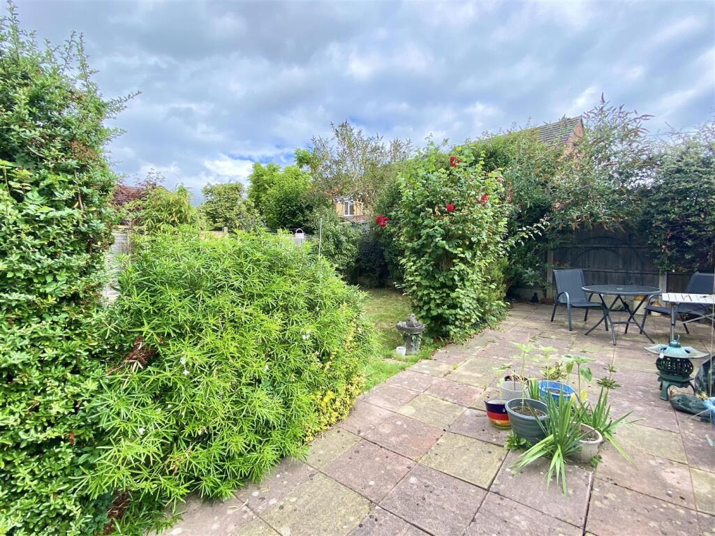 7 Barkstone dr-2.jpg