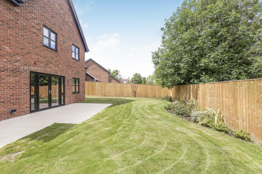 The Thorpe, Number 5 Garden - Elgrove