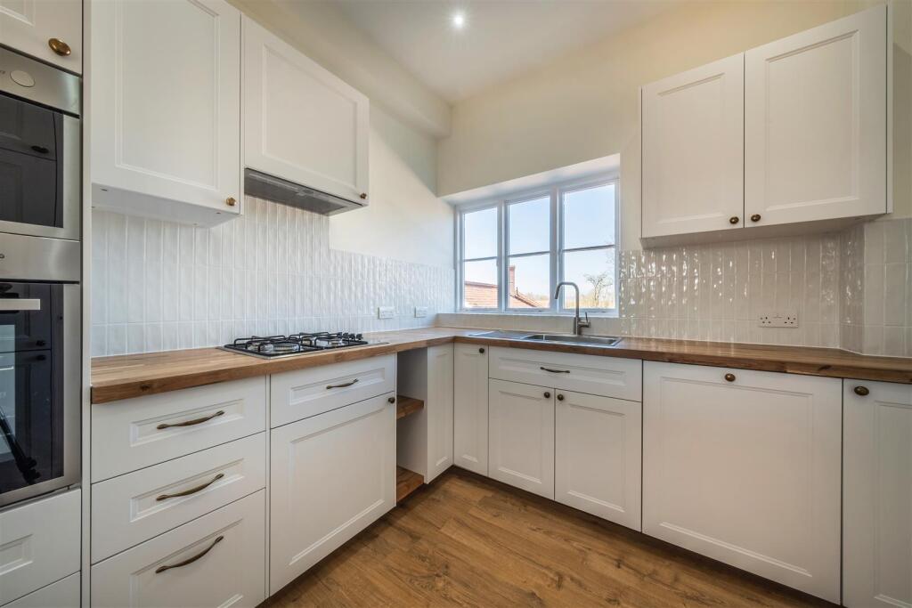 Kitchen 2.jpg