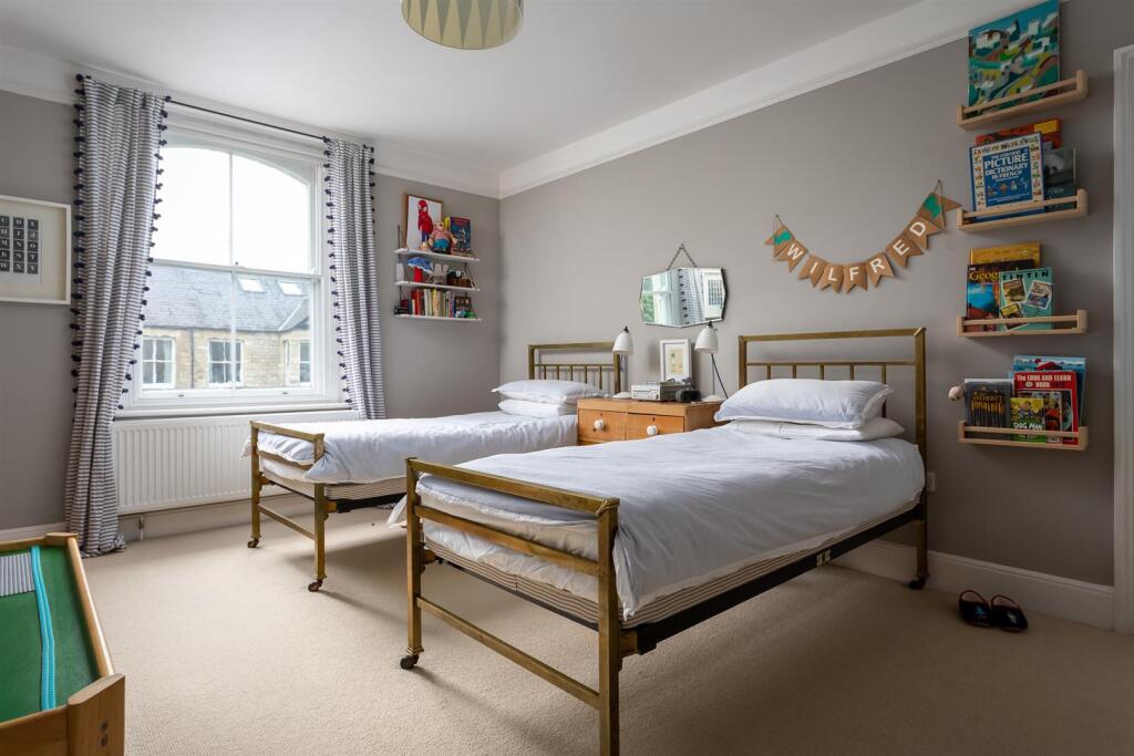 34 - 4 Victoria Road - GL7 1EN - Web.jpg