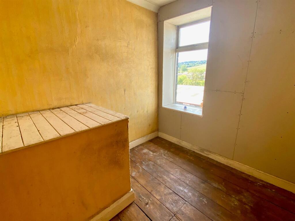 huddersfield road 290 bed 3 empty.jpg