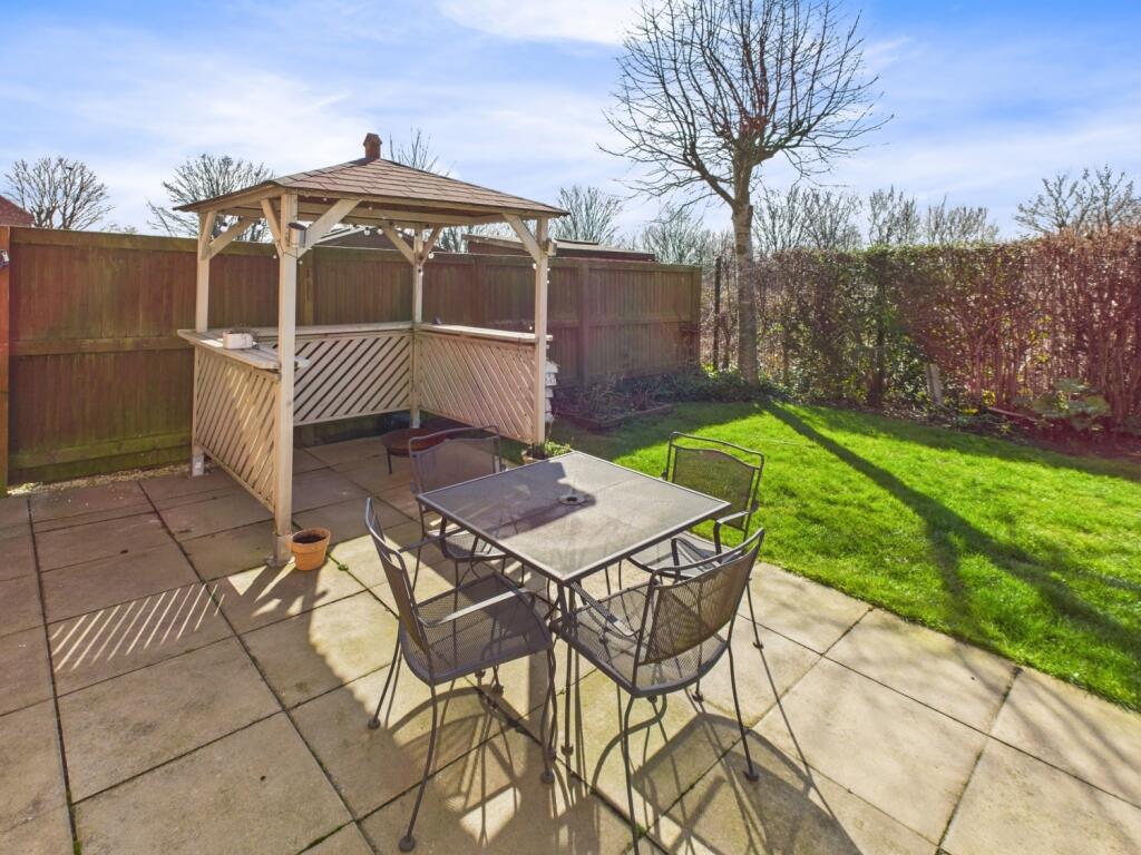 CAM04233G0-PR0017-STILL059