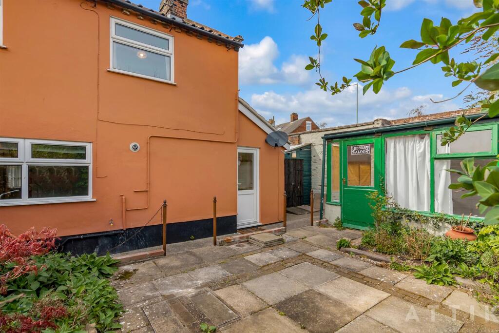 28 Norwich Road Halesworth IP19 8BX (10).jpg