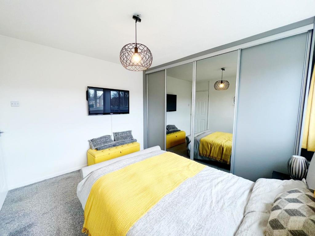 Bedroom 1 pic 2.jpg