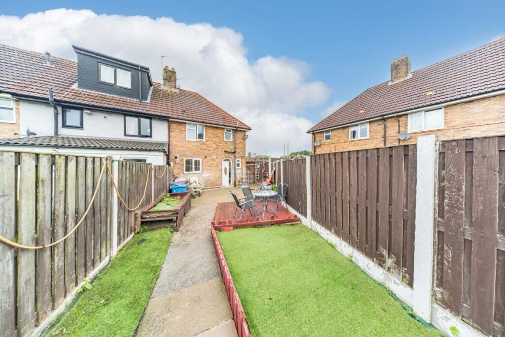 104 Astley Road garden 3.jpg